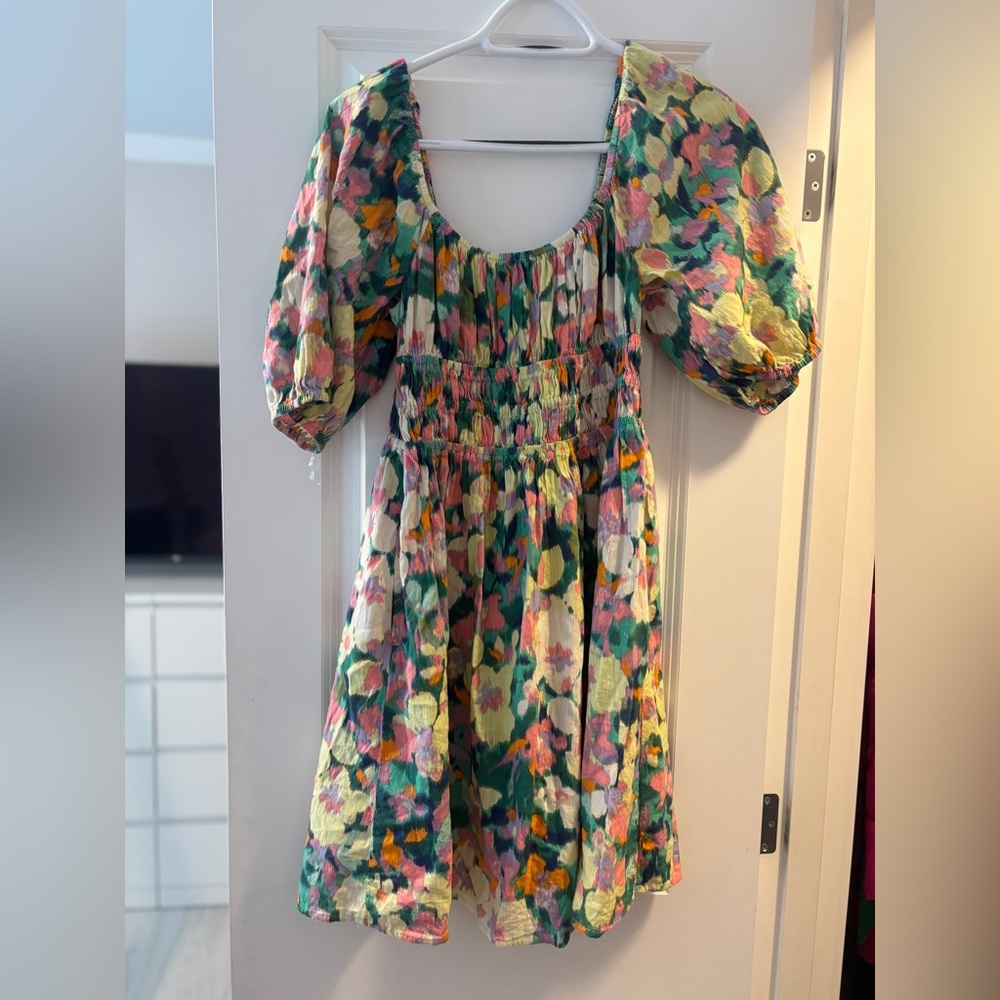 GAP woman’s Multicolor Floral Puff-Sleeve Dress